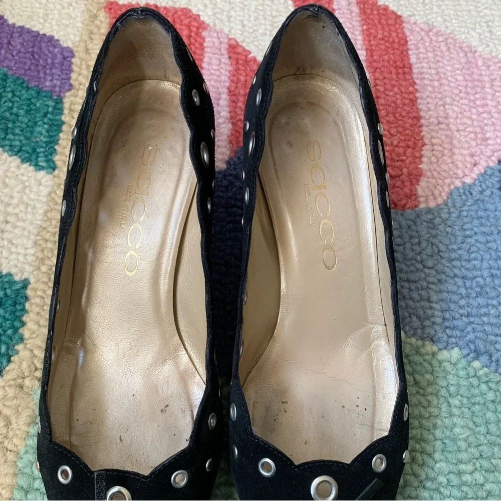 Sacco Black Suede Grommet Pointy Toed Scalloped Edge Kitten Heel Pumps Size 8 38 - Picture 7 of 16